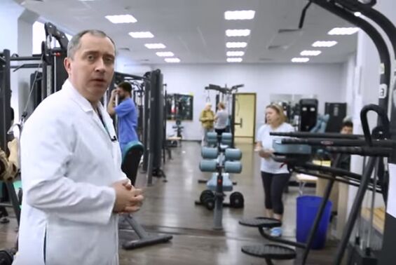 Coursen am Fitnessstudio mat Gebärmutteral Osteochendrosis