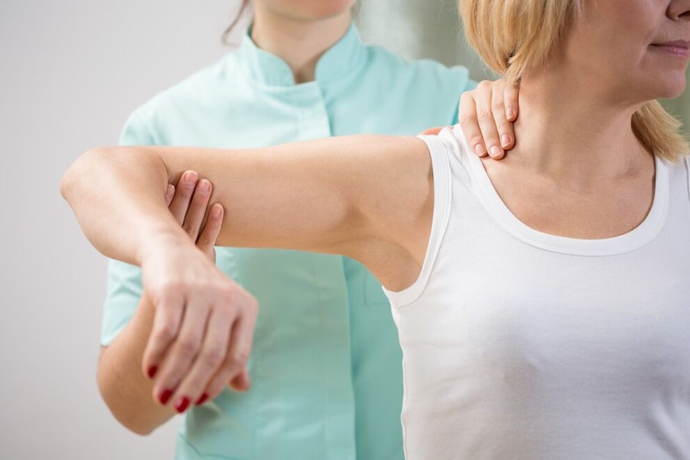 Ënnersichung duerch en Dokter mat Cervical Osteochonds